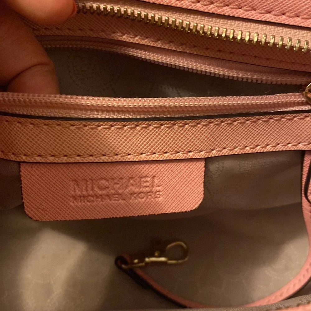 🚫SOLD🚫🌸💋Authentic Mk Medium Stud Messenger Bag - Picture 5 of 9
